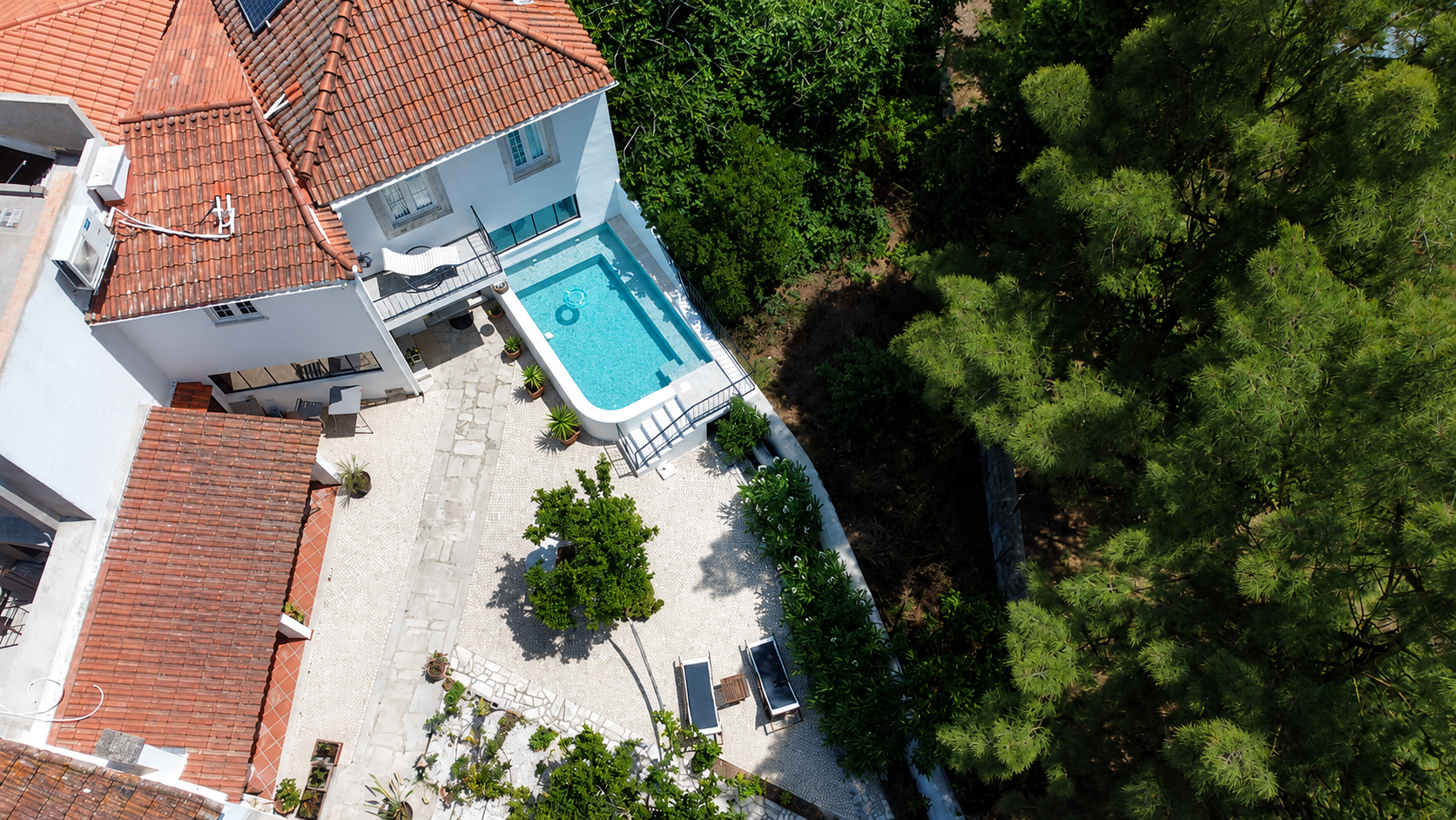 Piscine chauffée et jardin